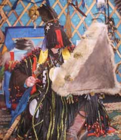 У тюрко-монгольских народов Сибири лук со стрелой является символическим воплощением материнского чрева.